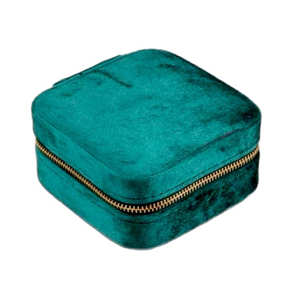 🍒3/$30 New Green Velvet Travel Jewelry Box - Picture 2 of 6
